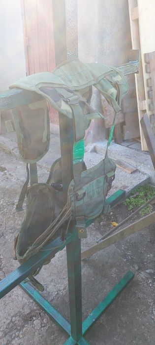 Розгрузки та бронежилети