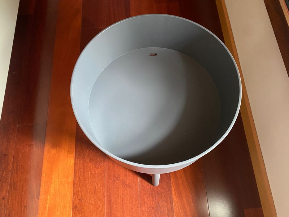 Mesa de apoio da Zara Home com tampa