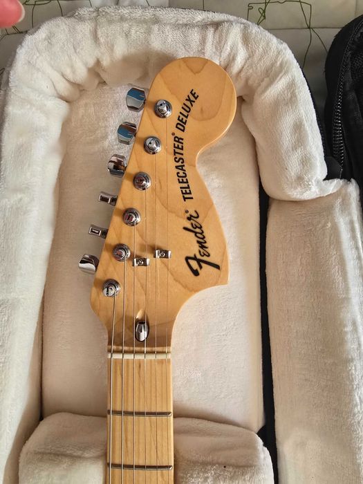 Fender Limited Edition MIJ 70s Telecaster Deluxe com Trêmolo – 3 Tone Sunburst