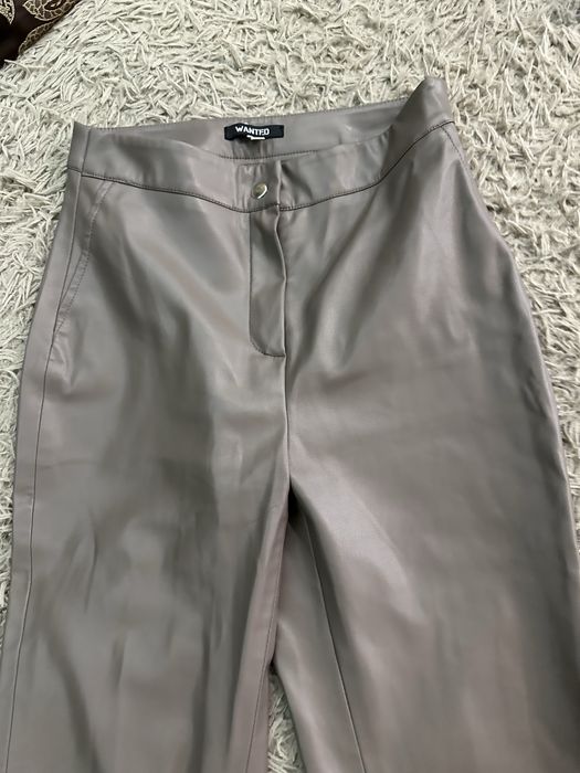 Продам штани з екошкіри ідеальні!!! М розмір