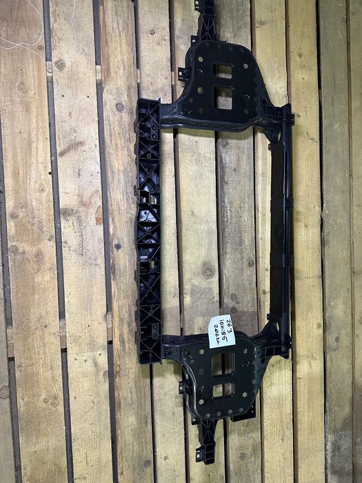 Панель радиаторов(телевизор) Hyundai IONIQ 5 2022-2026 64101-G1000