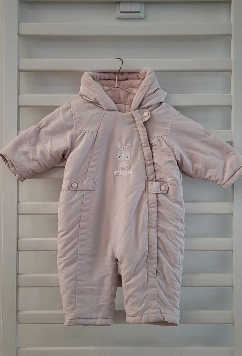 Kombinezon zimowy dziewczęcy rozm. 6-9 m-cy + gratis ubranka rozm. 74