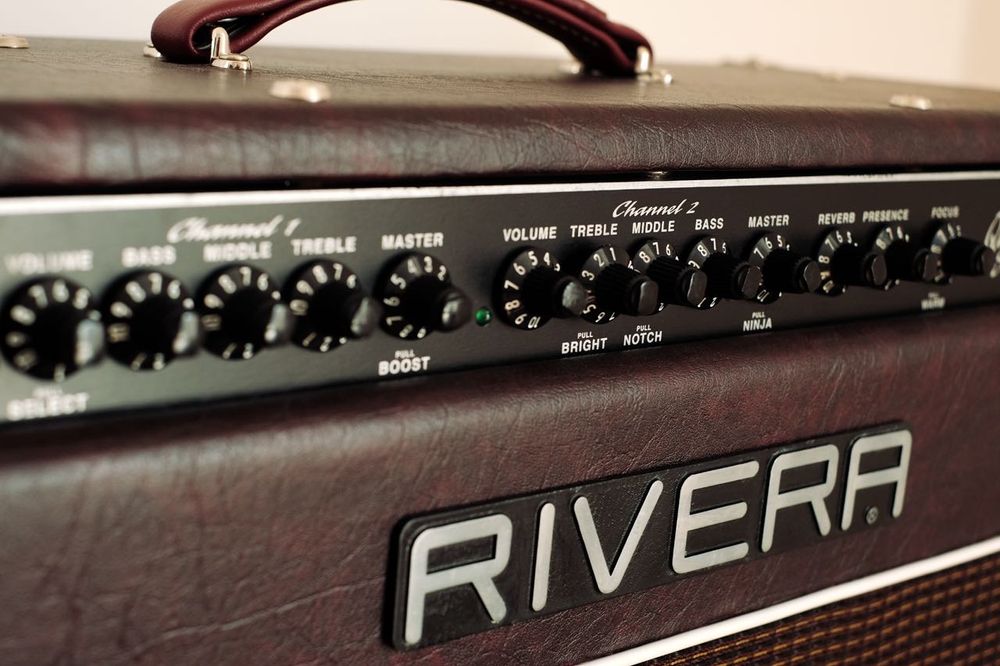 Amplificador a válvulas Rivera Quiana Studio 2x12 - troca