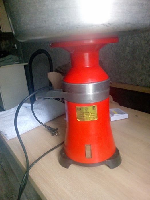 Продам електро сепаратор б/у у гарному стані