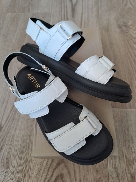 Босоніжки білі, 36-37 р., шкіряні