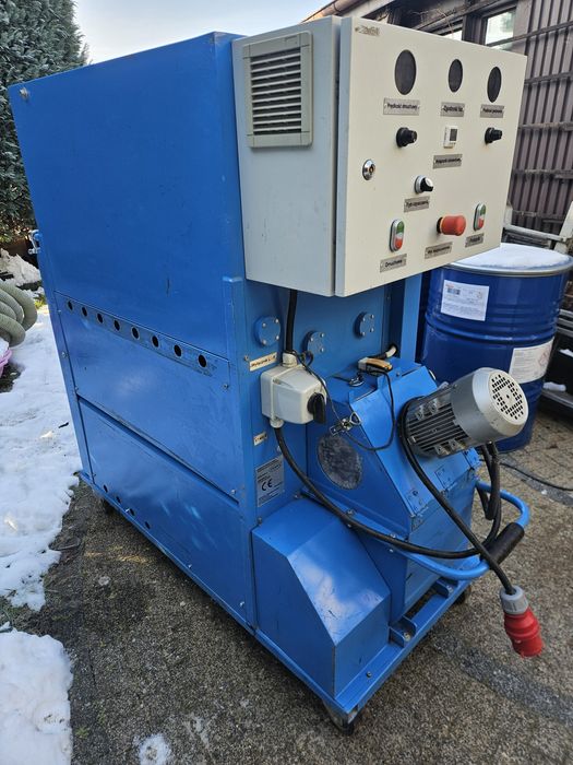 Agregat do wdmuchiwania wełny