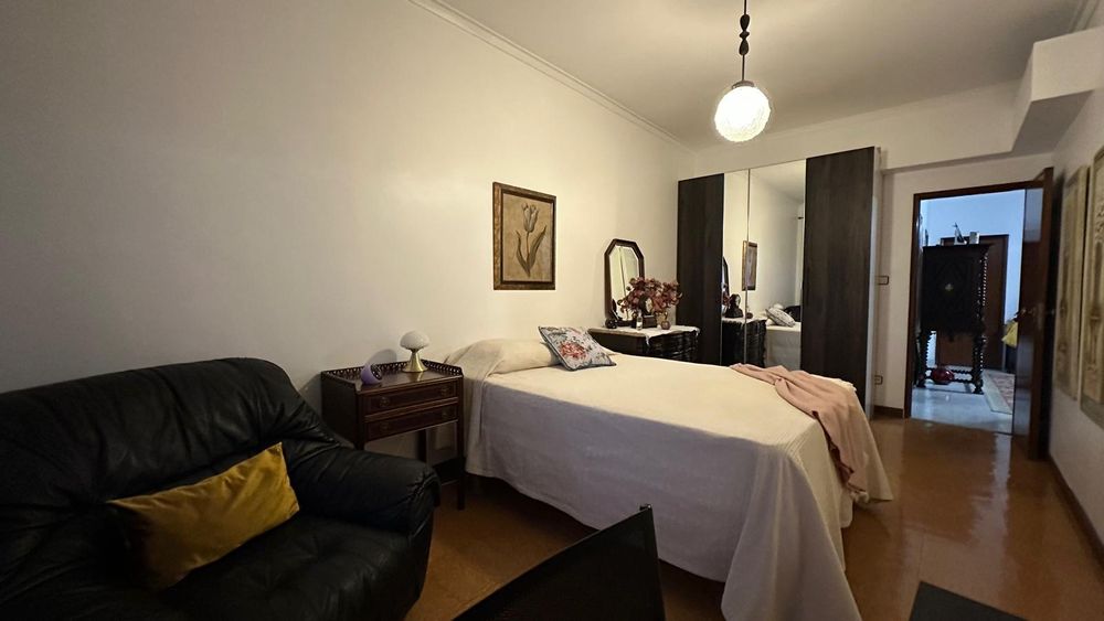 Alugo quarto na Pontinha perto do metro