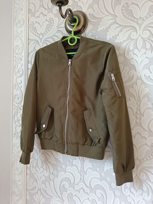 Oliwkowa bomberka kurteczka Cropp r. S