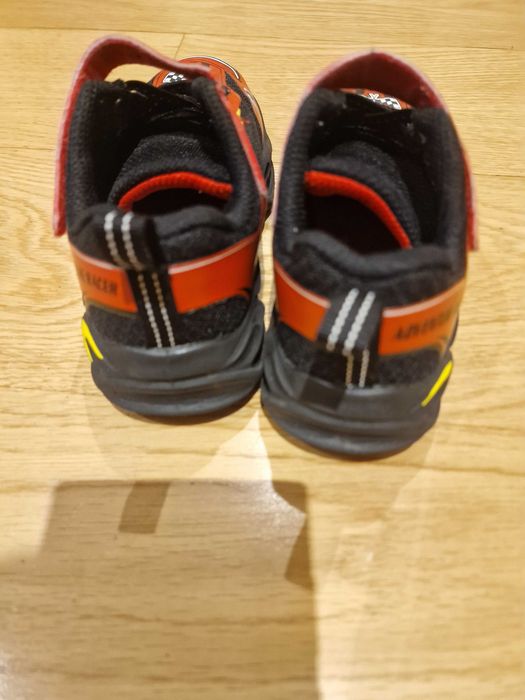 3 pares de Sapatilhas adidas e skechers