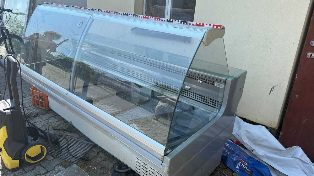 Syndyk sprzeda wyposażenie sklepu spożywczego (sprzęt elektro -AGD)