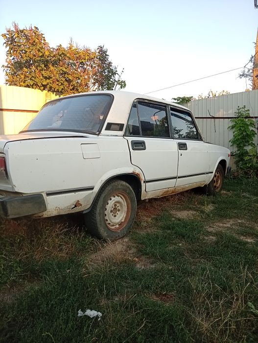 Продам ваз-2105.