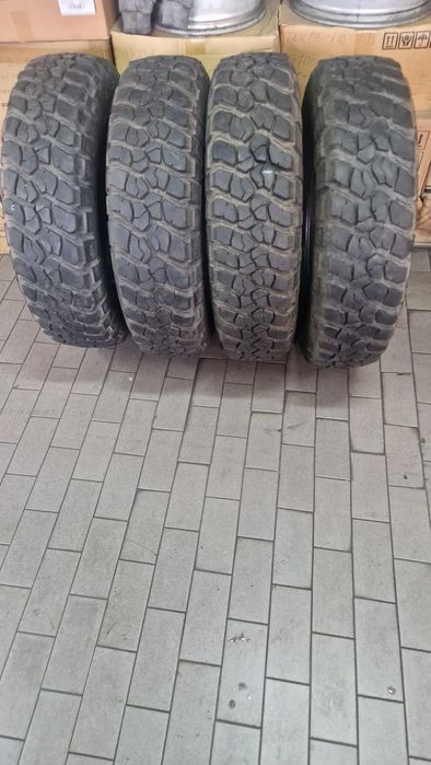 4 pneus 235/85/16 bfgoodrich mud terrain t/a com mais de 70%  piso