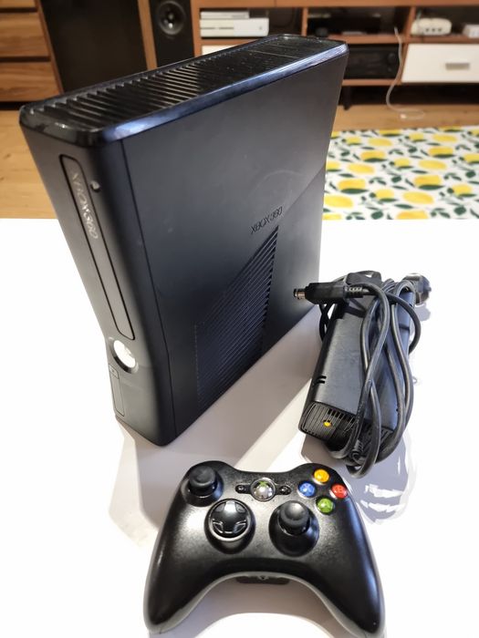 Xbox 360 Slim S RGH3, 250GB, pad, zasilacz - ponad 40 tytułów.