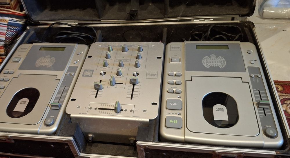 Mesa de mistura com 2 decks