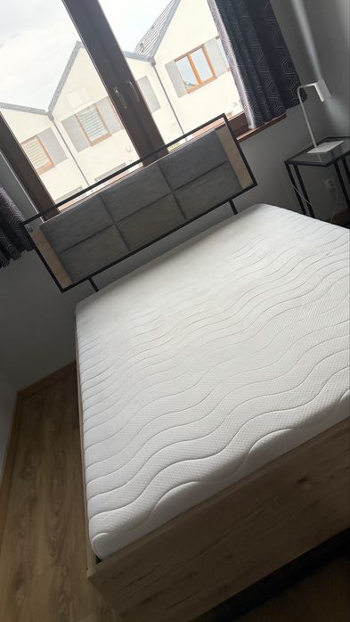 Łóżko do sypialni z materacem 140 cm