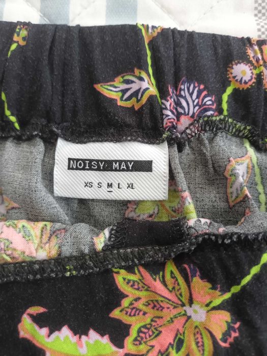 Saia comprida e  florida