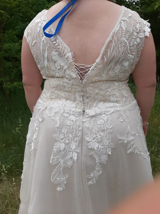 Suknia ślubna plus size