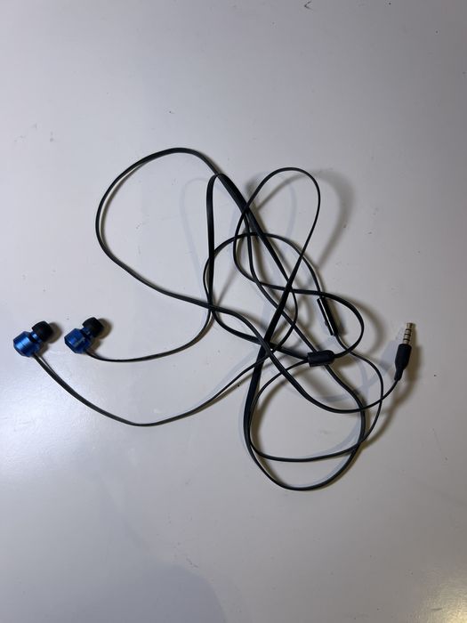 Wired Headphones.64171297921410120