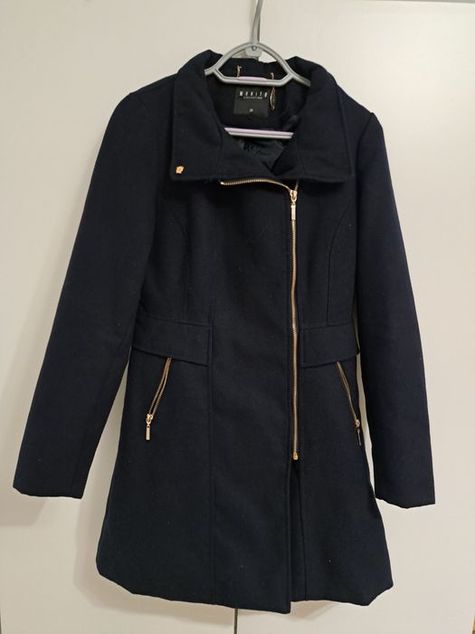 Damski granatowy płaszcz z Mohito
