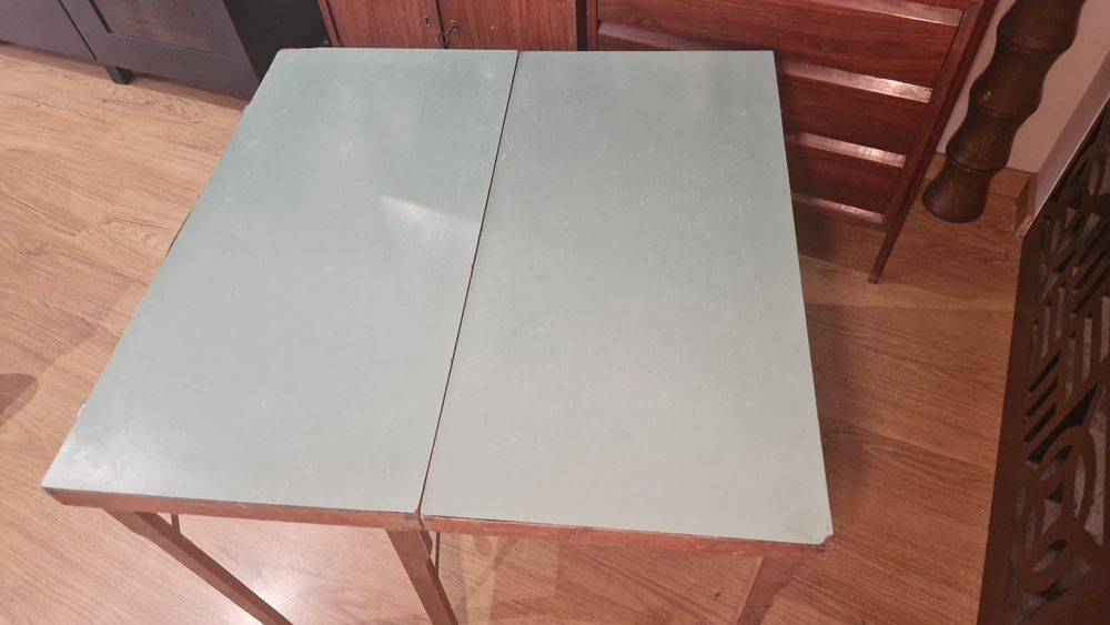Mesa dobrável antigal