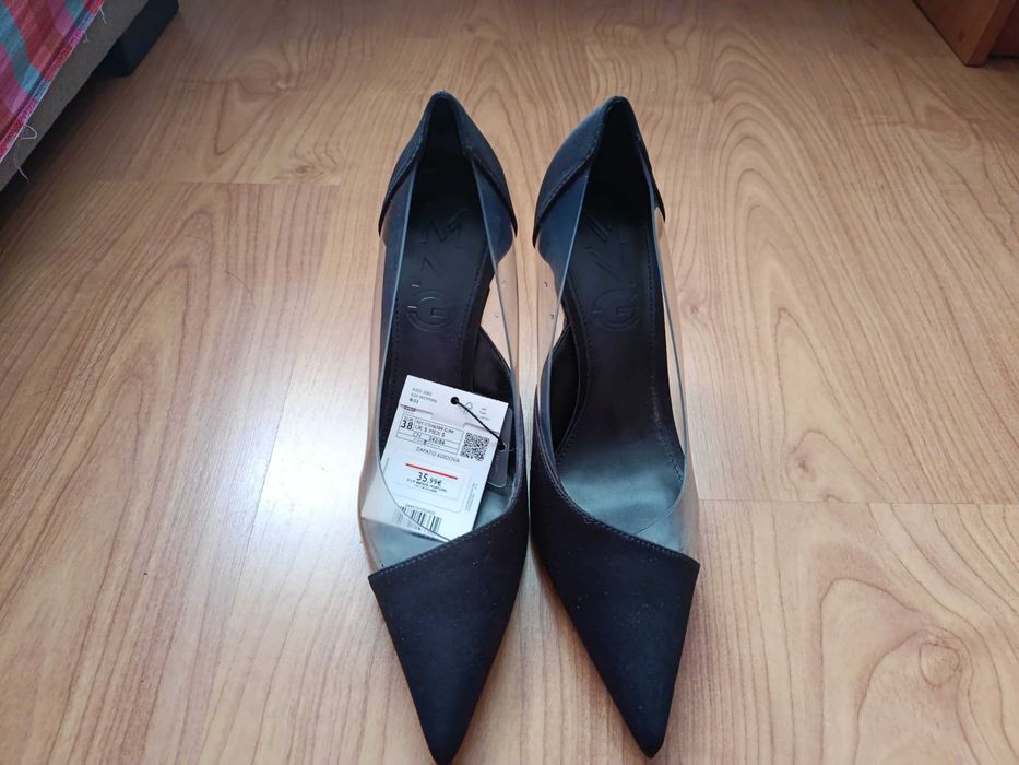 Sapatos de Salto Alto Pretos com Detalhe Transparente