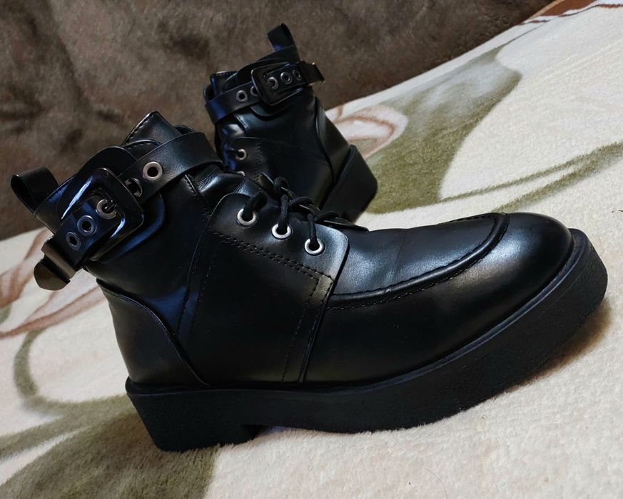 Женские кожаные ботинки