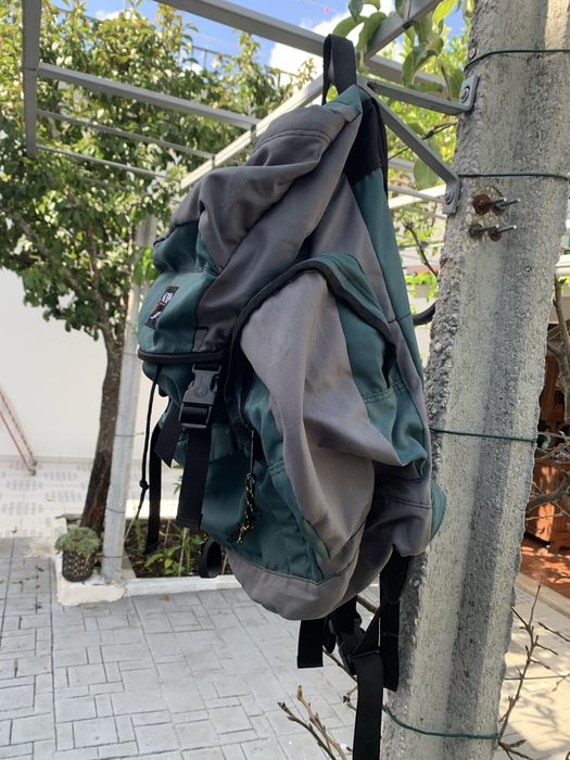 Mochila Nikko em bom estado