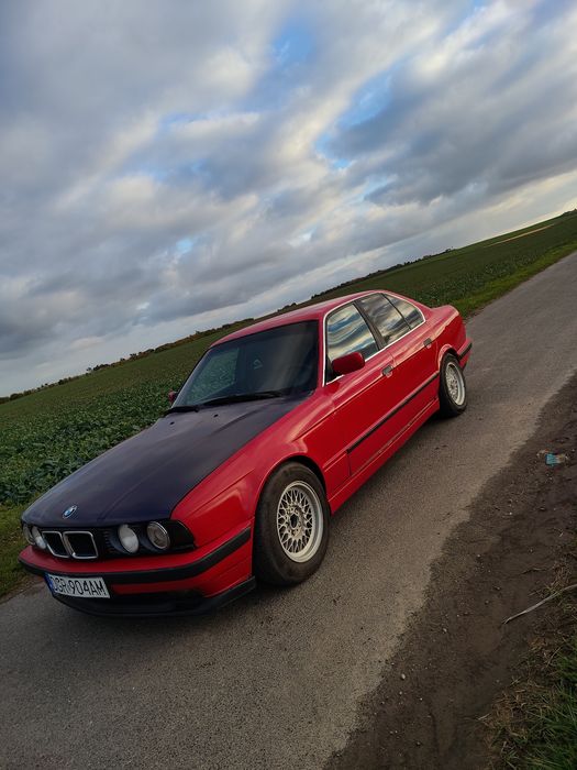 BMW E34 sedan  klima 2.0 R6 hellrot
