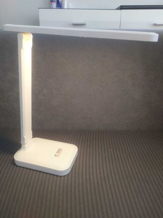 Lampka biurkowa LED