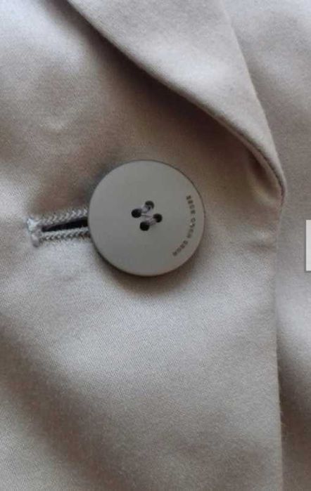 Hugo Boss klasyczny beżowy XS
