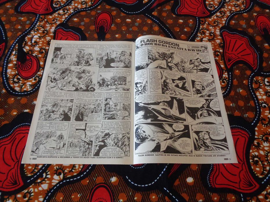 Pack "Cuto". 51 revistas com separatas e 6 posters. Portes incluídos.