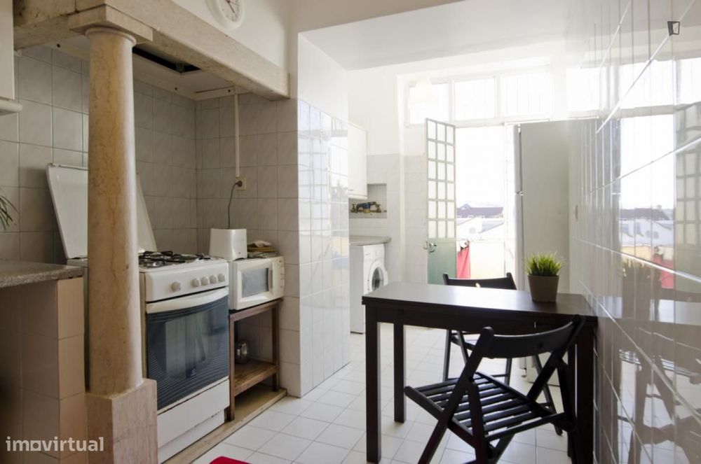 Quarto - localizado em Intendente Lisbon