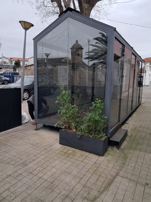 Esplanada / stand de vendas