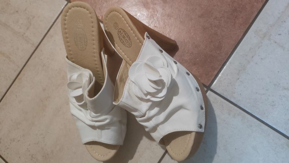 Eleganckie klapki na obcasie rozmiar 40