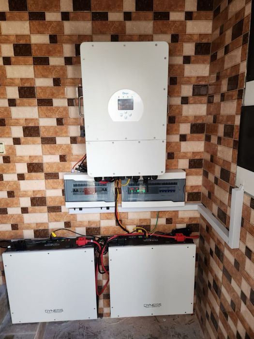 Гібридні інвертори DEYE. Акумуляторні батареї .