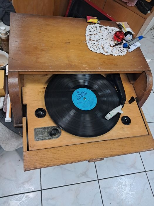 Gramofon rok produkcji ok 30-40  rok