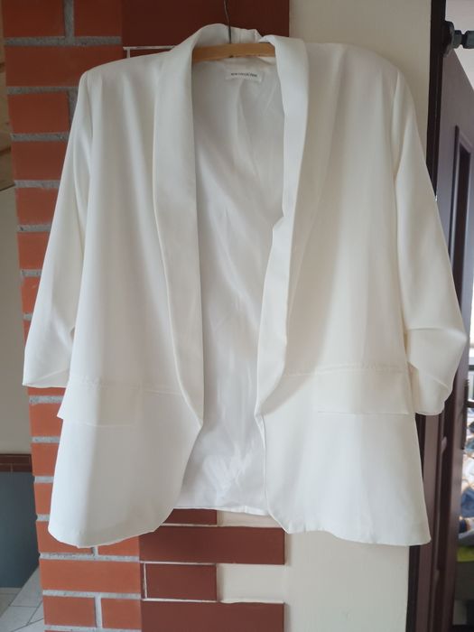 Nowa biała marynarka z marszczonymi rękawami..rozmiar l/xl