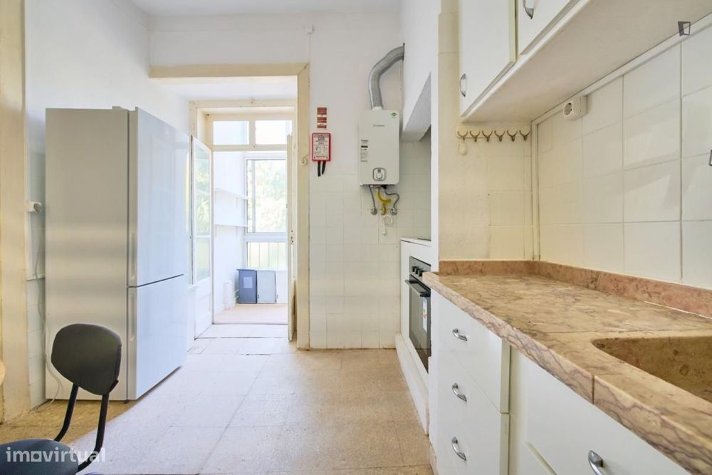 Quarto - localizado em São Bento Lisbon