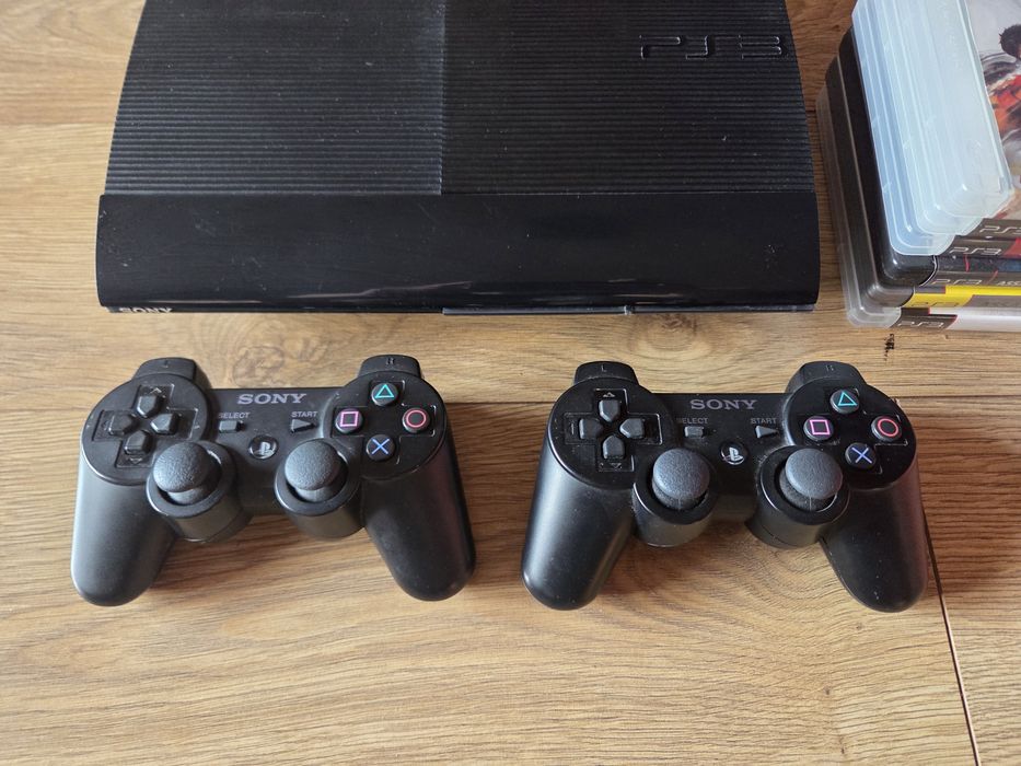 Konsola Ps3 z 2 padami I 5 grami