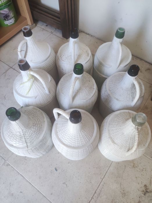 Garrafões e garrafeira