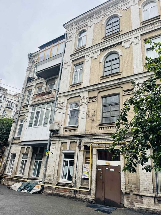 2-комнатная квартира Межигорская 32