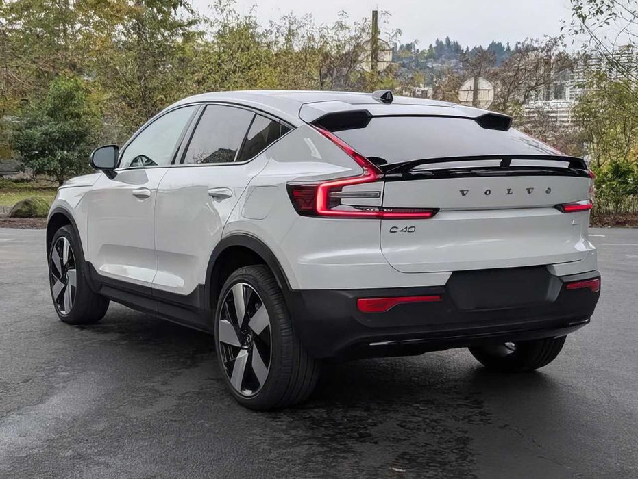 Volvo C40 Recharge      2023