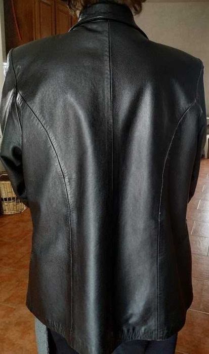 Casaco preto em pele genuína