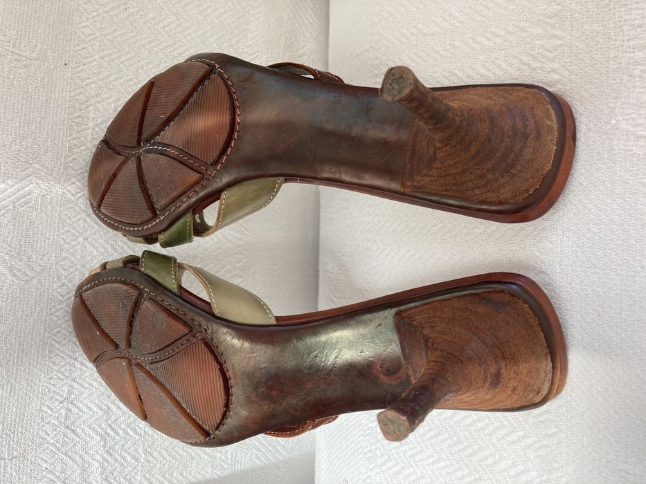 Elegantes Sandálias em pele