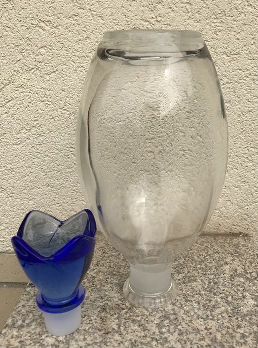 Garrafa com tampa azul marinha