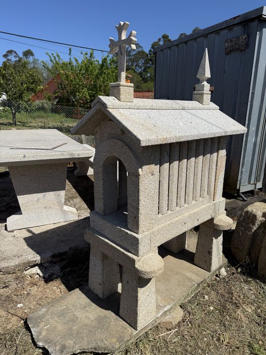 Mesa e bancos em Pedra