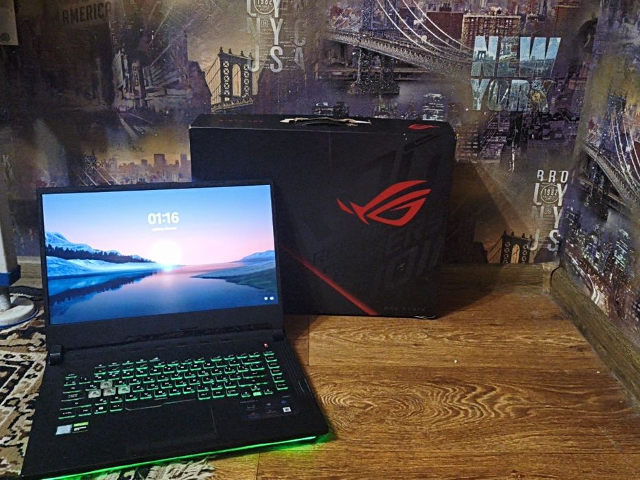 Ноутбук ASUS rog strix