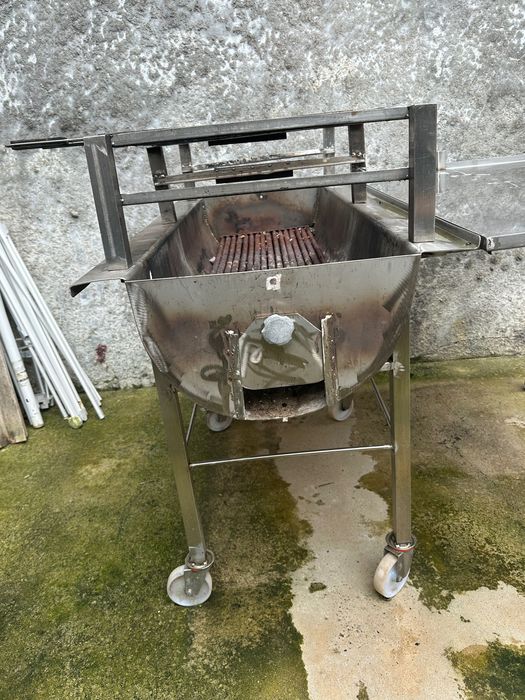 Churrasqueira toda em inox como nova  impecável
