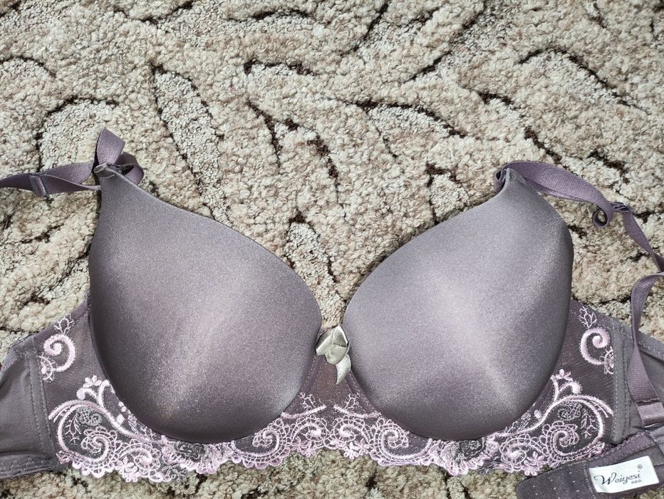 Biustonosz sztywny fioletowy r. 95 D