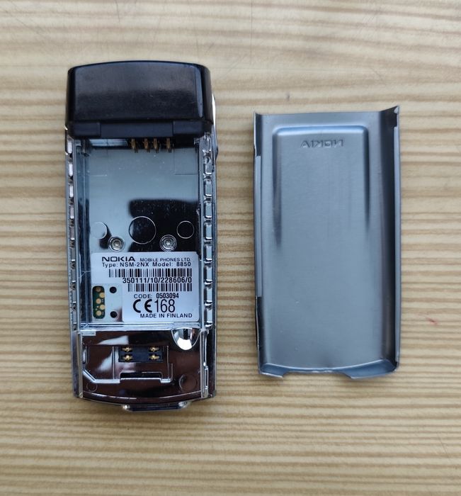 Telemóvel Nokia 8850